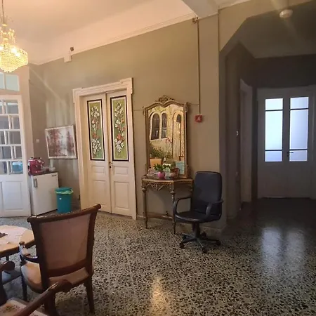بيت شباب Doukas *