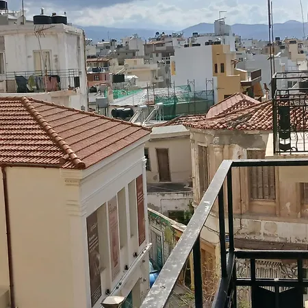 Doukas بيت شباب